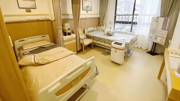 活佛王兴夫“点化”140位女信徒，全程不穿衣服，场面失控